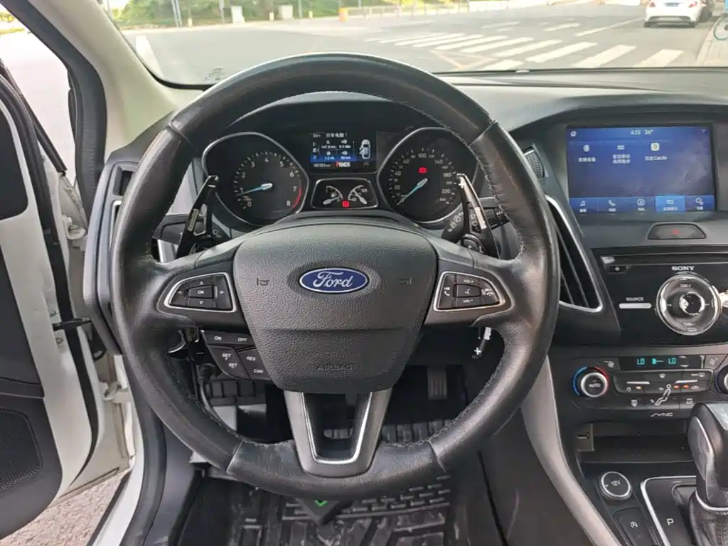 Фото 11 - Ford Focus