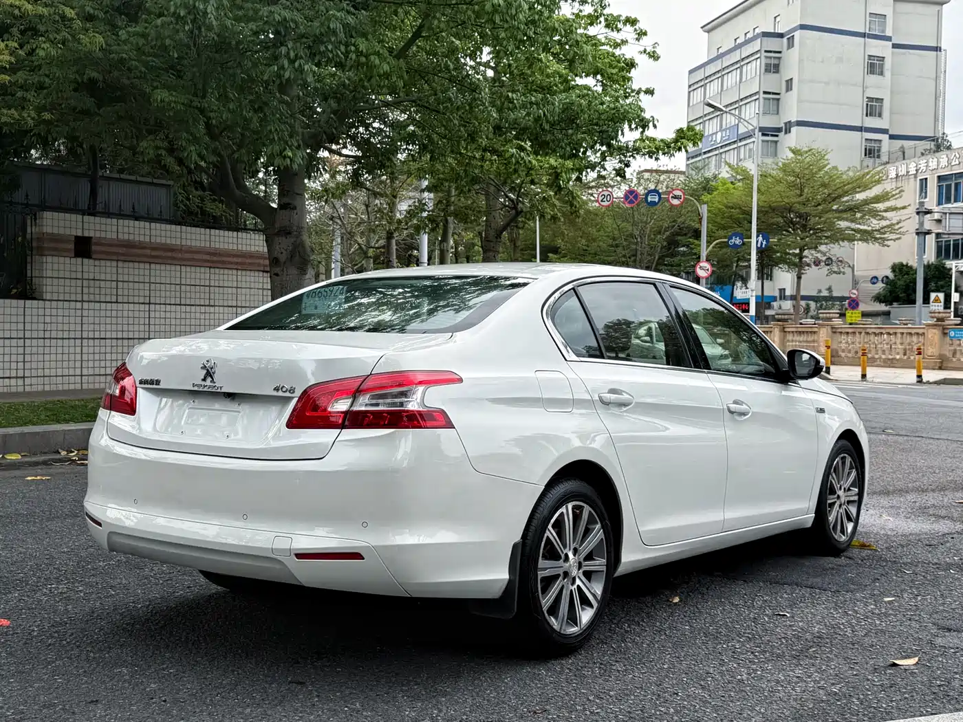 Peugeot 408 2015 Model 1.2T Automatic Luxury Edition фото 7