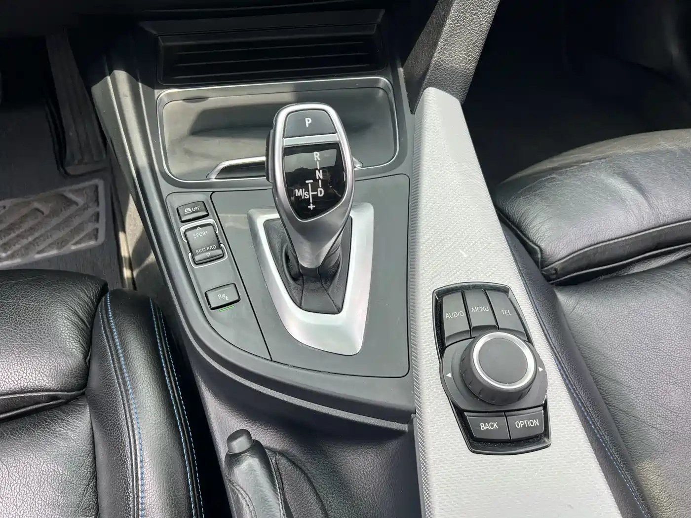 BMW 3 Series 2017 320i M Sport фото 12
