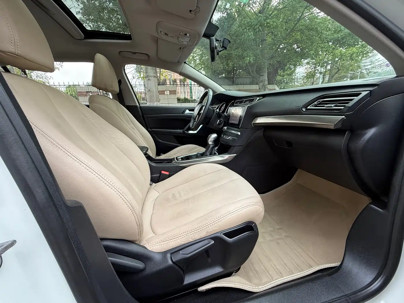 Peugeot 408 2015 Model 1.2T Automatic Luxury Edition фото 12