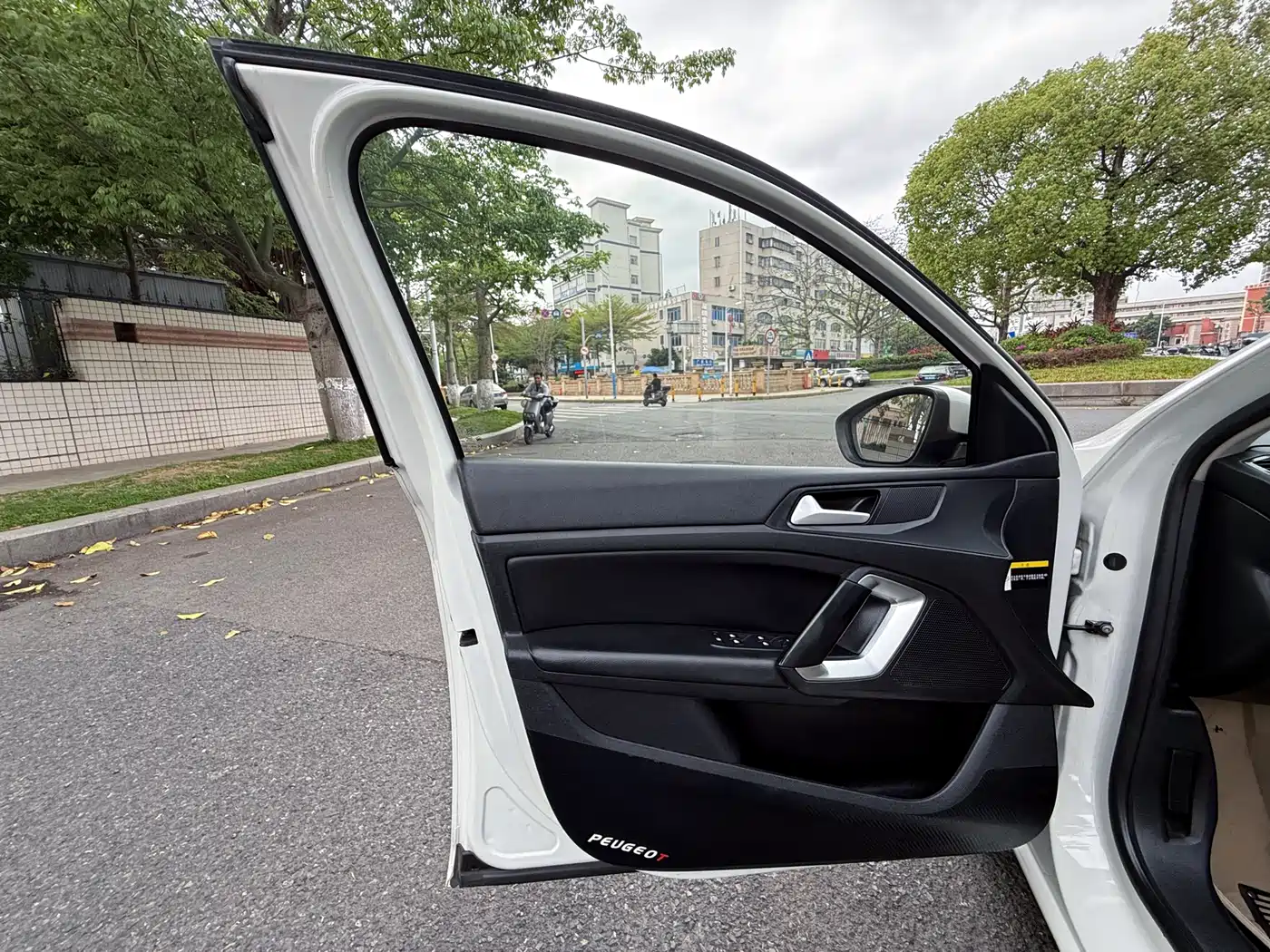 Peugeot 408 2015 Model 1.2T Automatic Luxury Edition фото 16