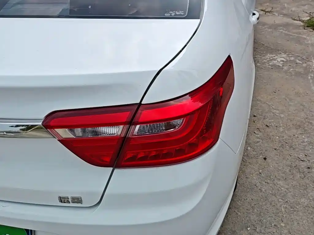 Фото 8 - Geely Vision