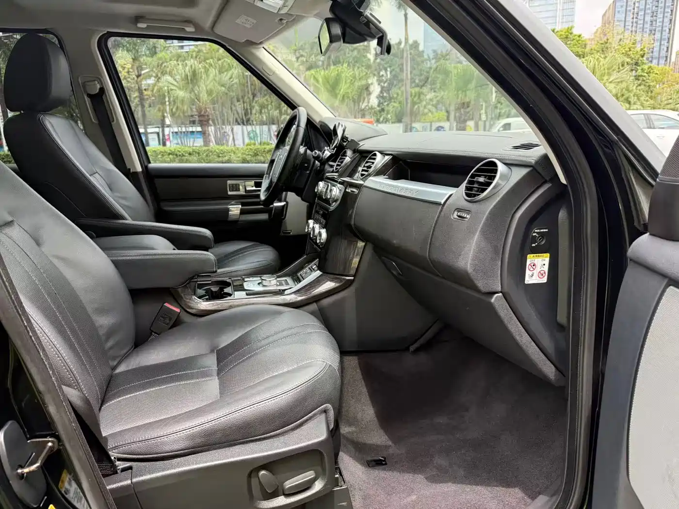 Land Rover Discovery 2015 3.0 SC V6 SE фото 11