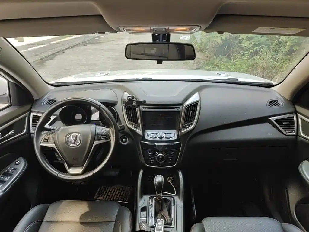 Фото 10 - Changan CS75