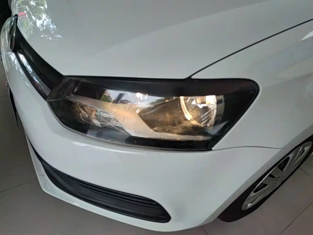 Volkswagen Polo 2016 1.4L Automatic Trend фото 24