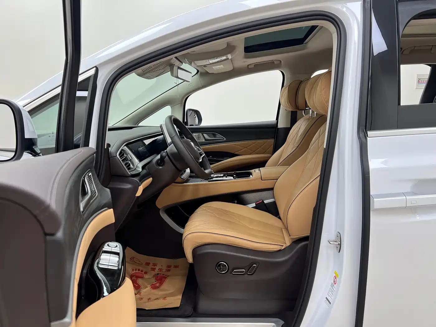 Denza D9 2024 DM-i 980 AWD Prestige фото 15