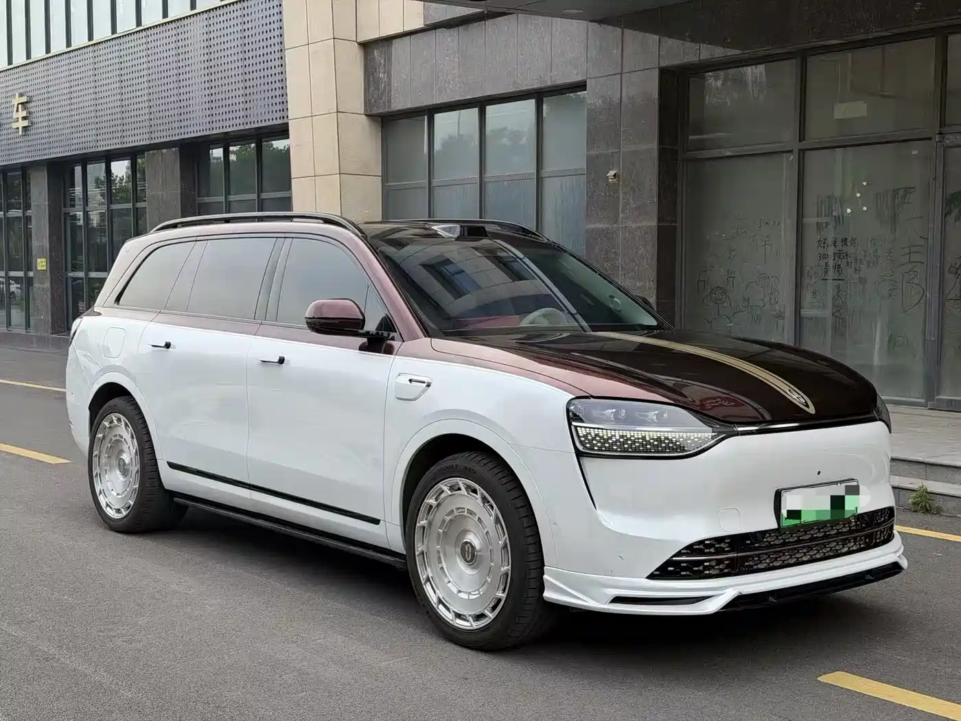 AITO Wenjie AITO M9 2025 Extended Range Max 52kWh 6-Seater фото 3
