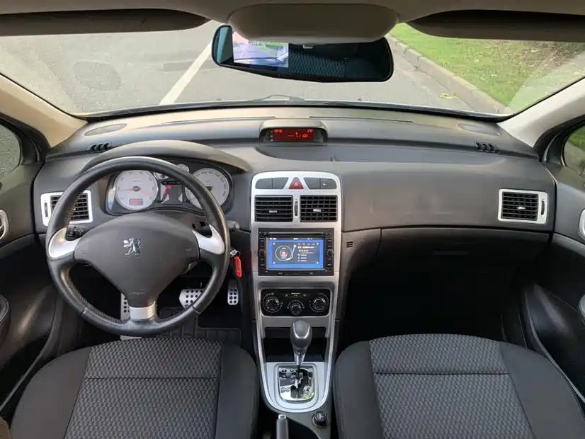 Peugeot 307 2013 1.6L Automatic CROSS фото 11