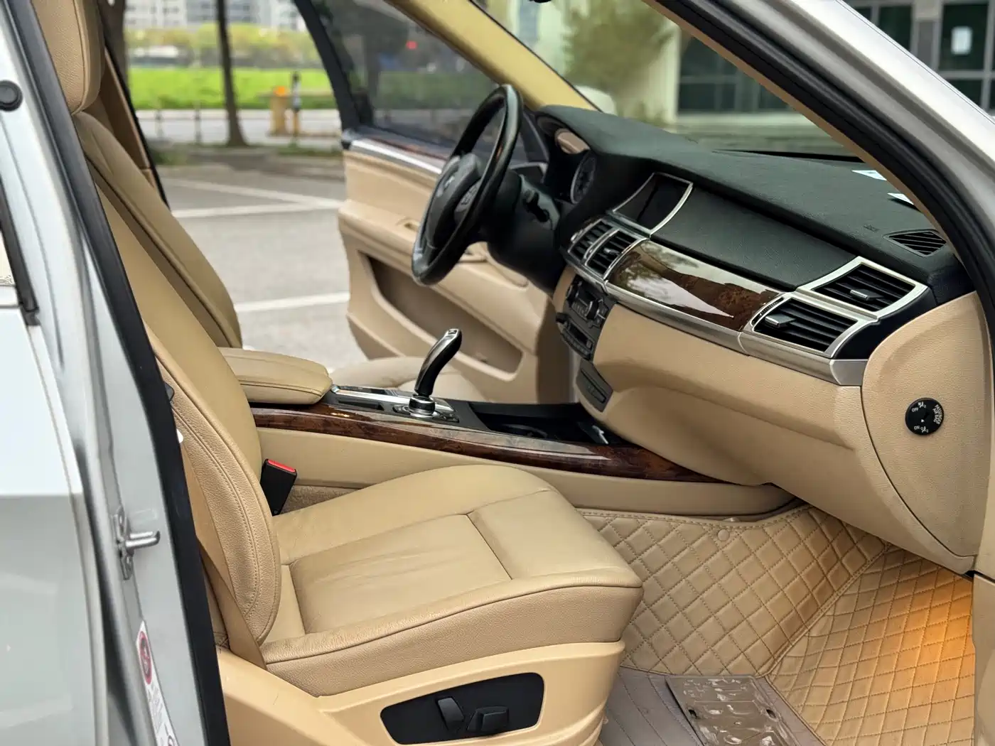 BMW X5 (Import) 2011 xDrive35i Leading Edition фото 10