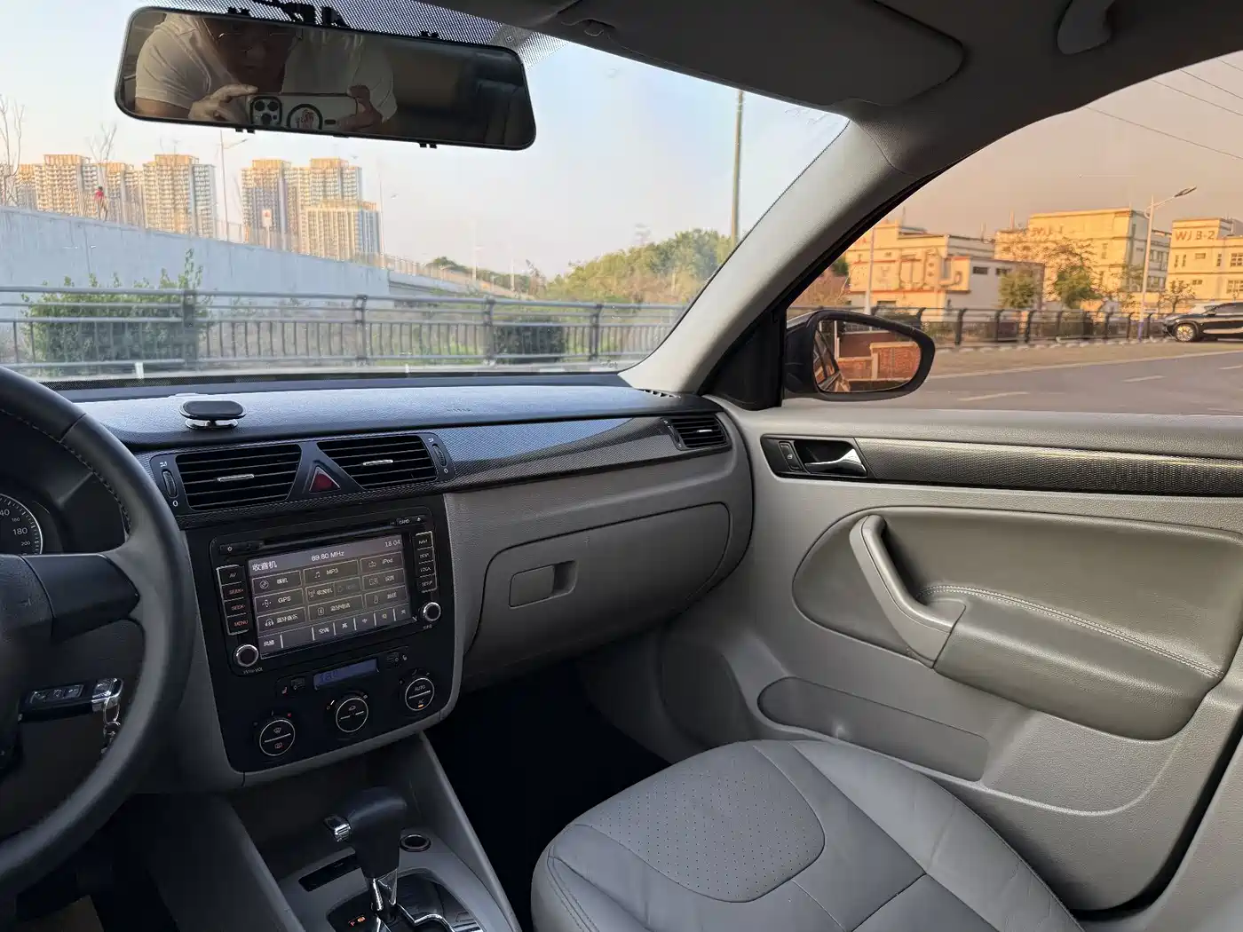 Volkswagen Bora 2012 1.6L Automatic Luxury Model фото 20