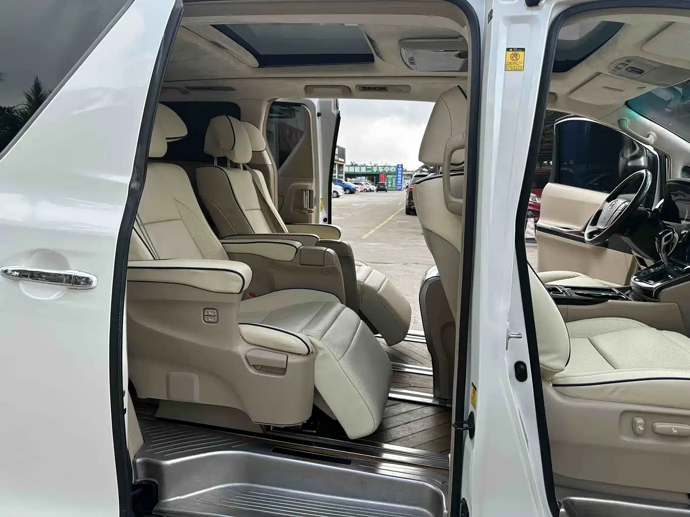 Toyota Alphard 2011 3.5L Luxury Edition фото 9