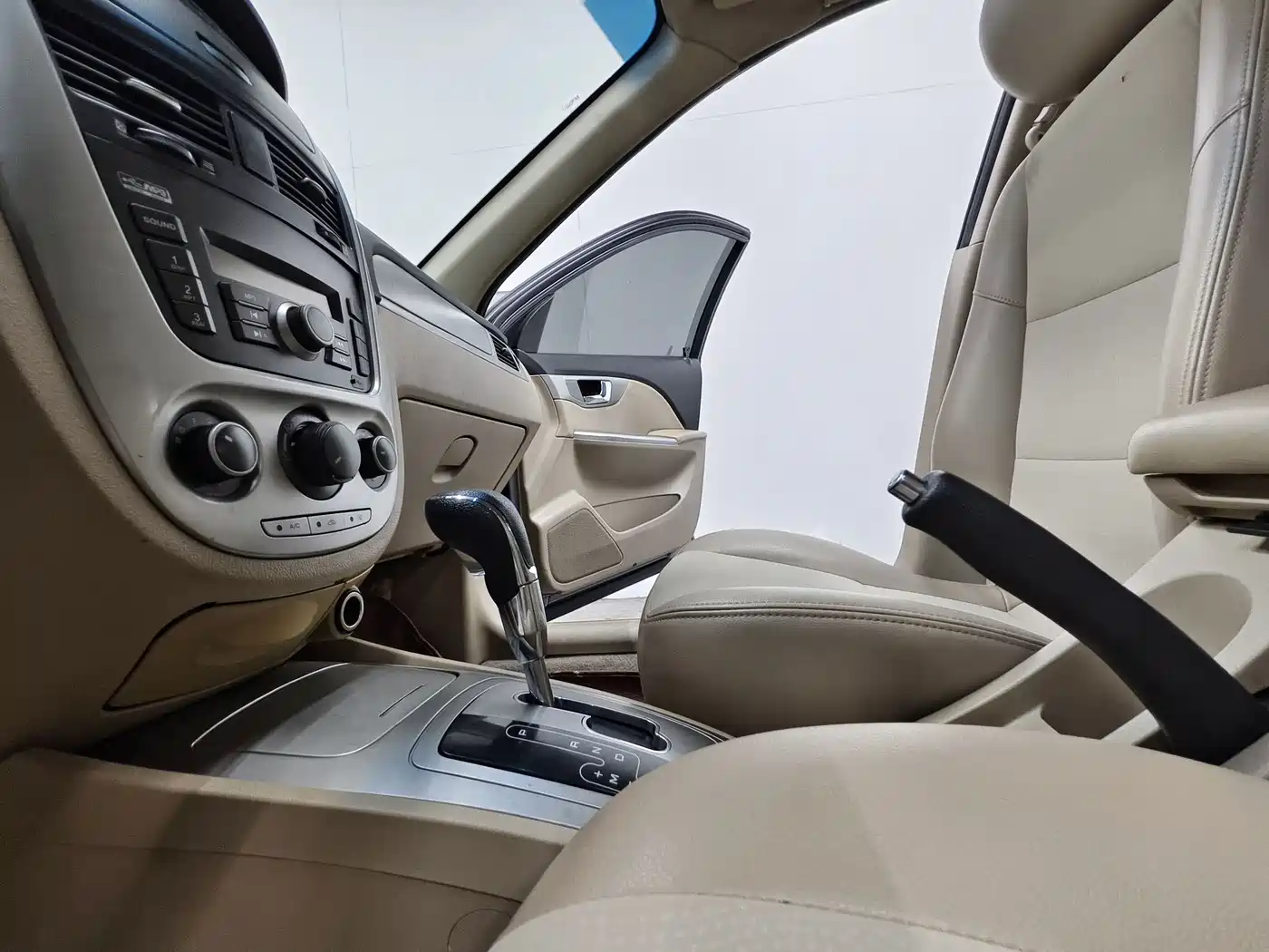 Buick Excelle 2015 1.5L Automatic Classic фото 11