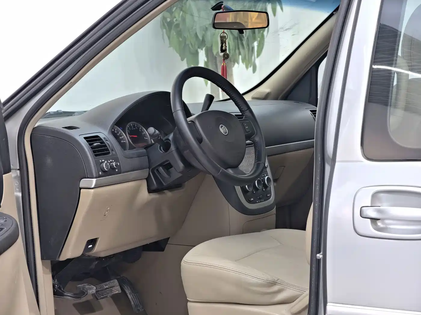 Фото 12 - Buick GL8