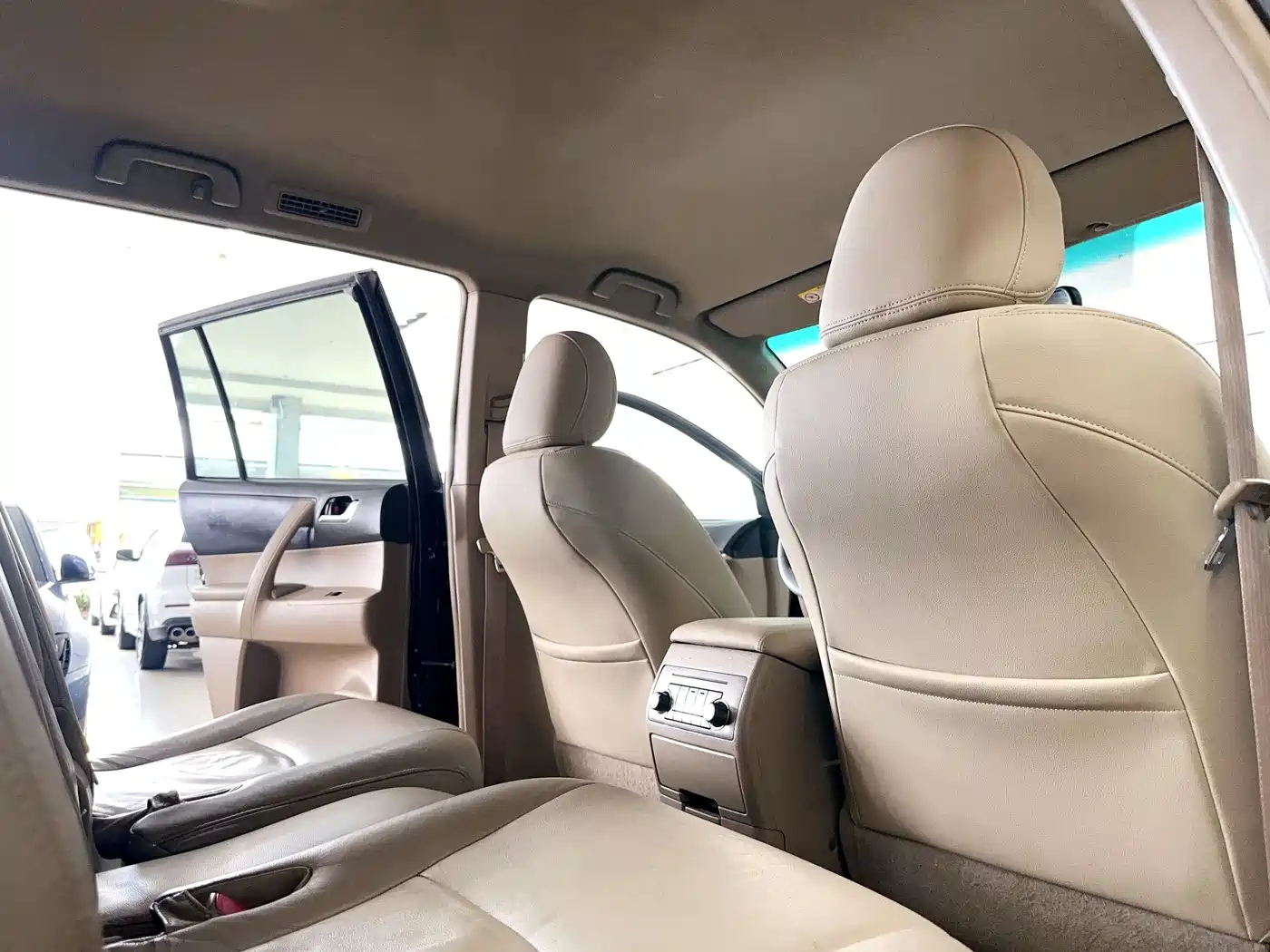 Toyota Highlander 2009 2.7L 2WD 7-seater Elite Edition фото 15