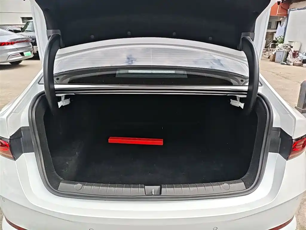BYD Qin PLUS 2025 DM-i Smart Drive 55KM Leader фото 19