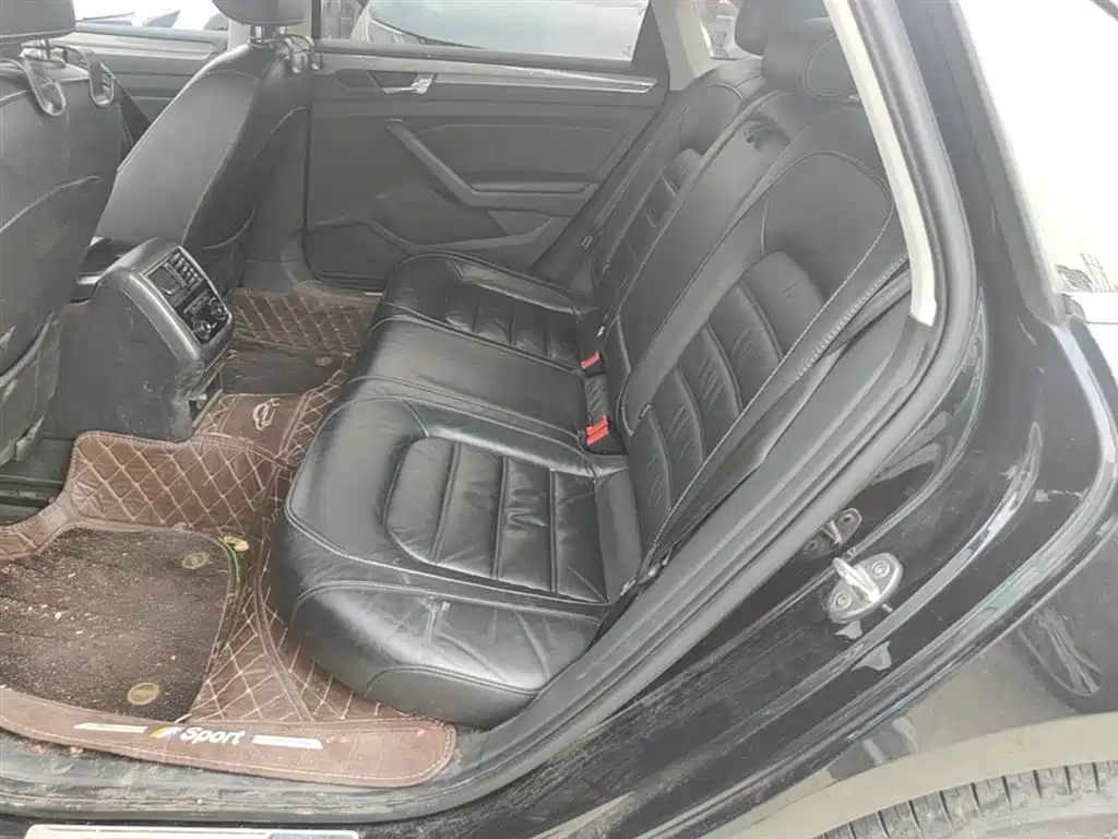 Volkswagen Passat 2017 330TSI DSG Prestige фото 17