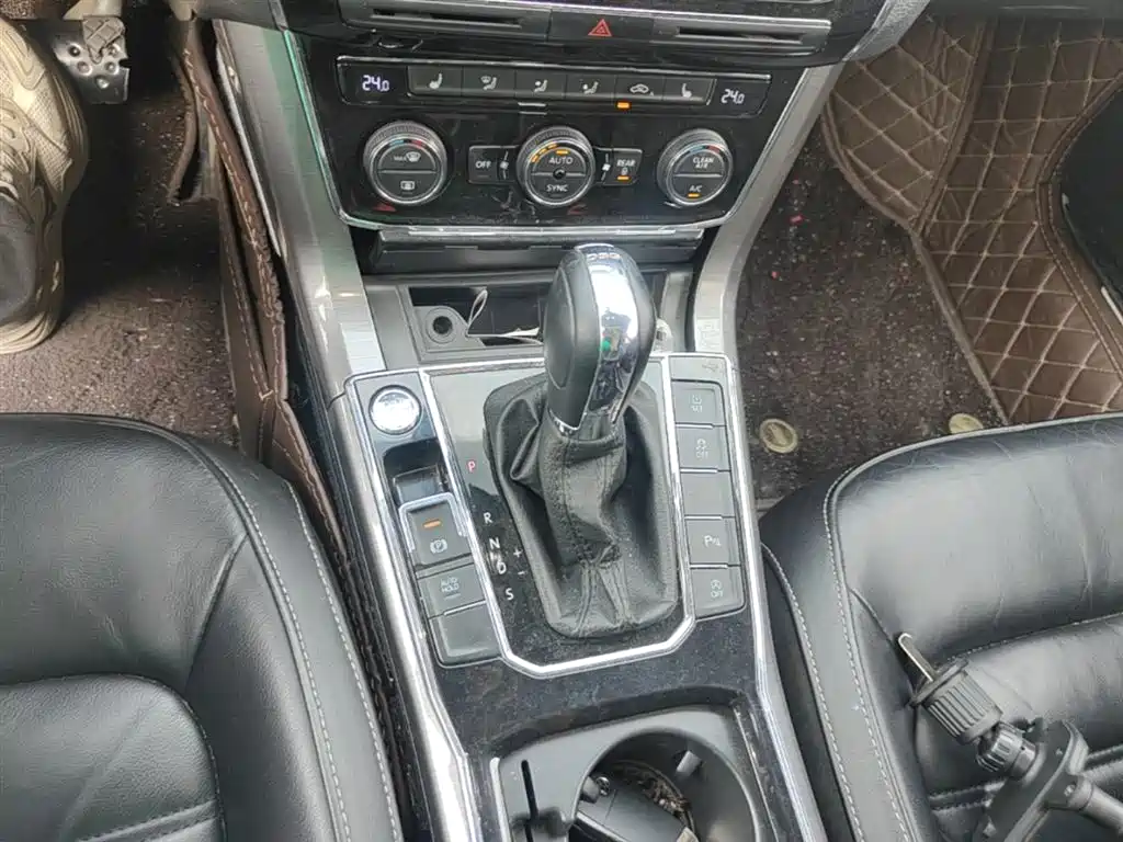 Volkswagen Passat 2017 330TSI DSG Prestige фото 14