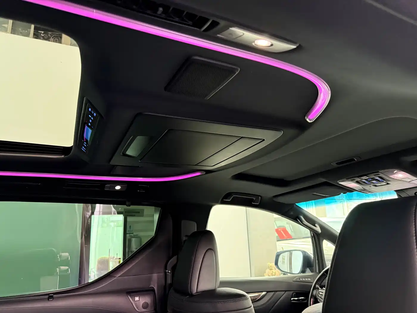 Toyota Alphard 2021 Hybrid 2.5L Premium фото 13