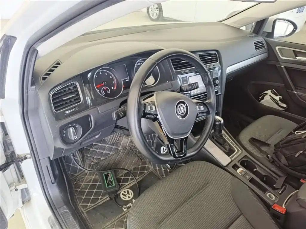 Volkswagen Golf 2018 1.6L Automatic Comfort фото 10