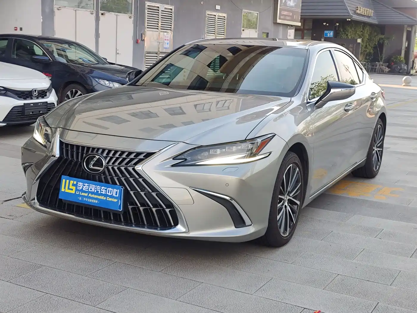 Lexus ES 2022 300h Ultimate Edition