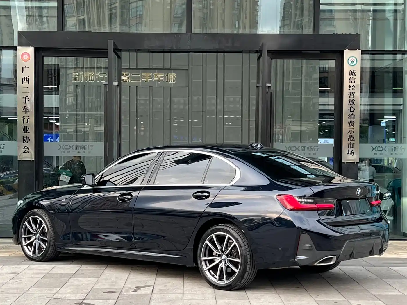 BMW 3 Series 2024 325Li M Sport Package фото 4