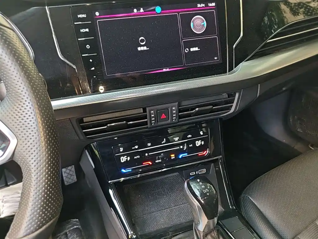 Volkswagen Passat 2023 330TSI Luxury Edition фото 13