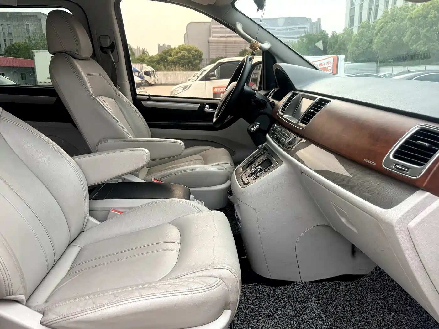 SAIC Maxus Maxus G10 2016 2.0T Automatic Executive Edition фото 11