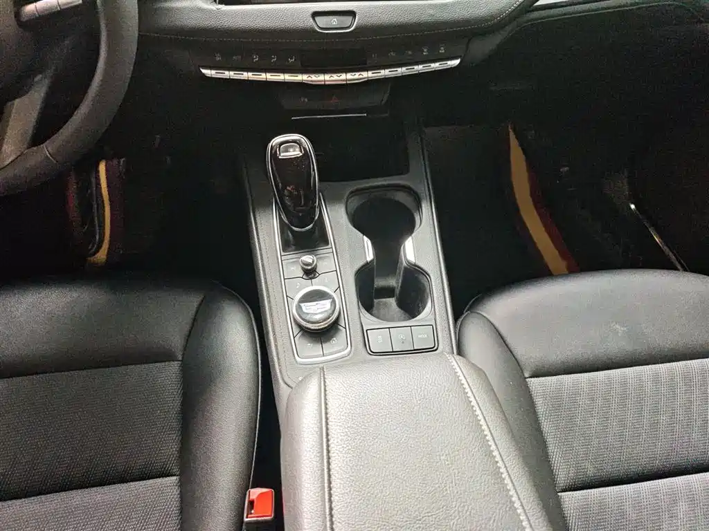 CADILLAC XT4