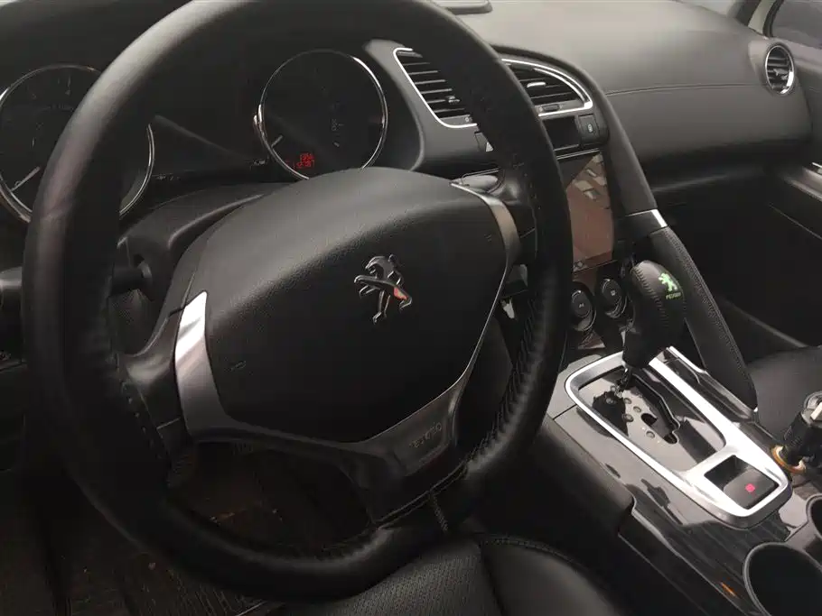 Peugeot 3008 2015 2.0L Automatic Classic Edition фото 12