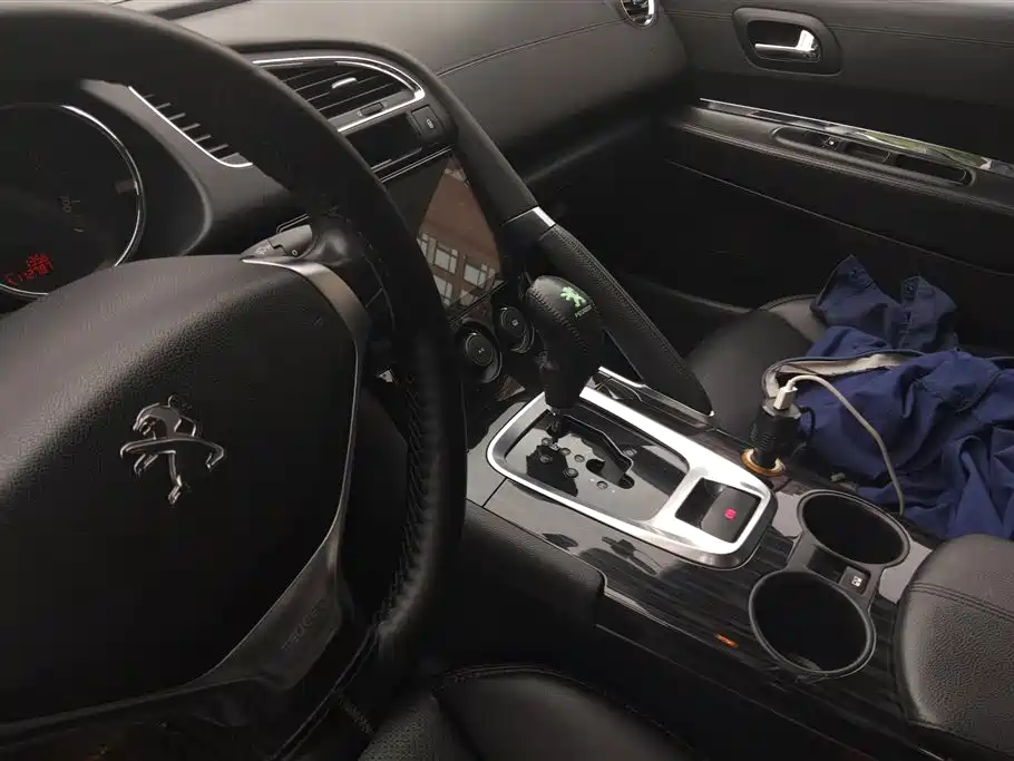 Peugeot 3008 2015 2.0L Automatic Classic Edition фото 13