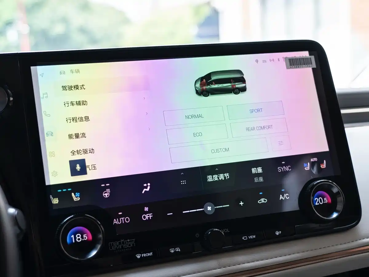 Lexus LM 2023 500h 6-Seater Prestige Edition фото 11