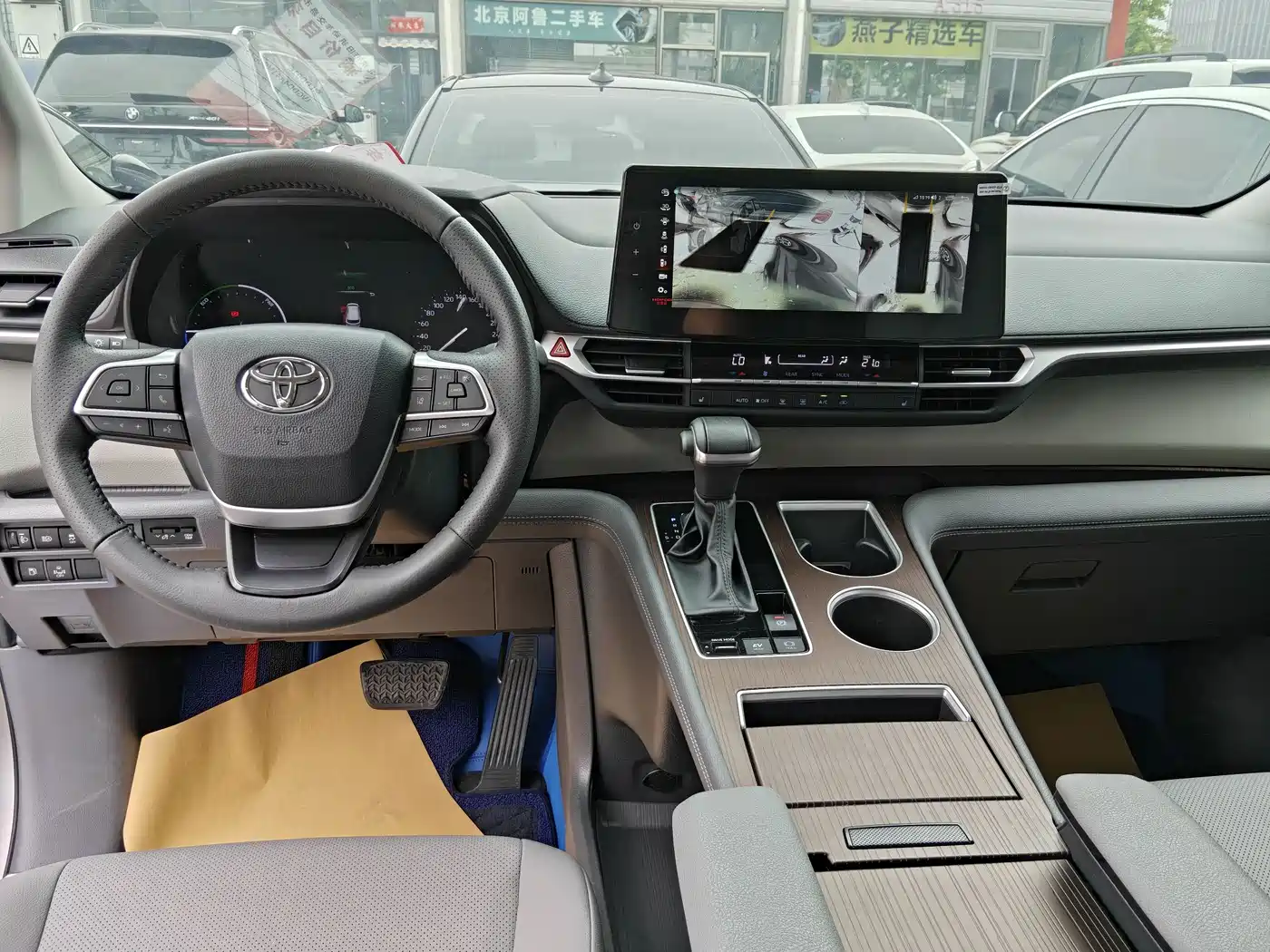 Toyota Sienna 2021 2.5L Hybrid Luxury Edition фото 10