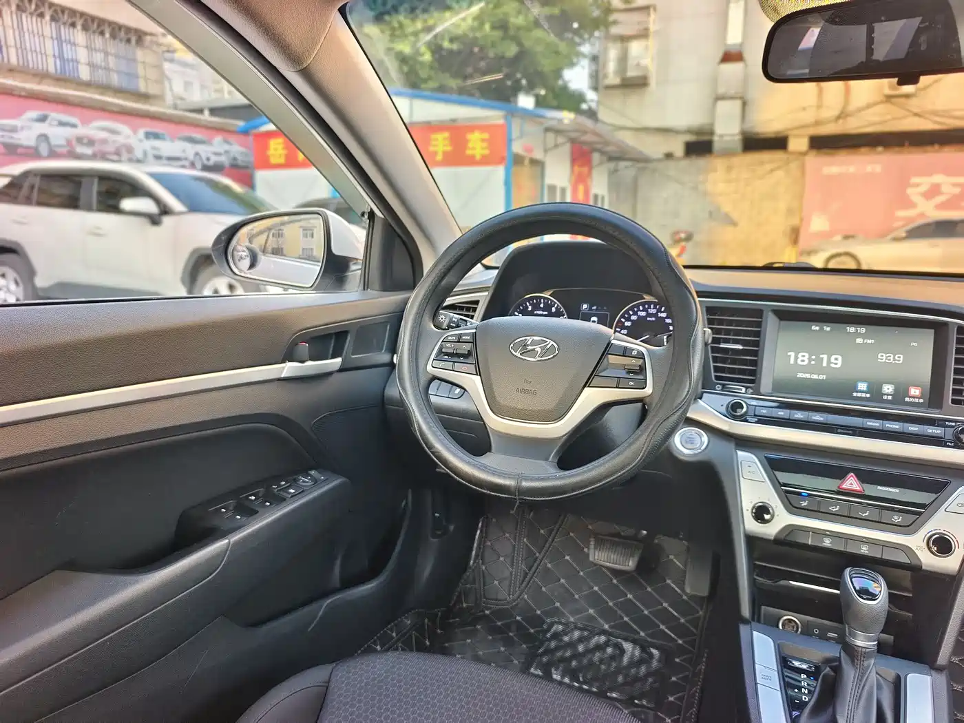 Hyundai Elantra 2016 Model 1.6L Automatic Smart Elite фото 7