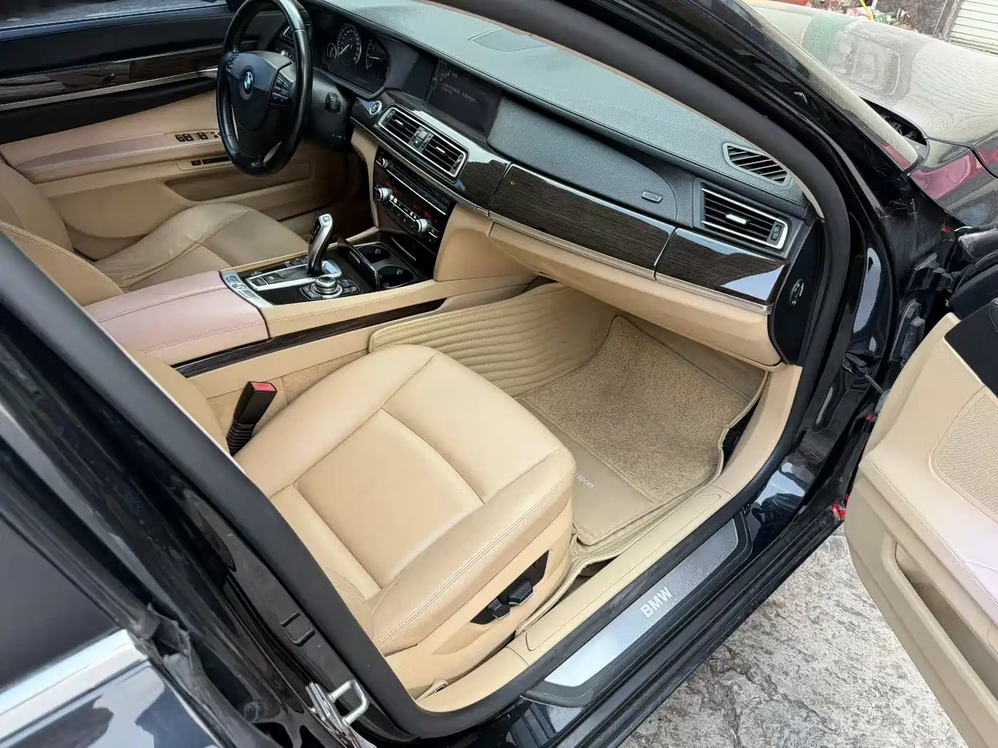 BMW 7 Series 2011 740Li Steinway Limited Edition фото 2