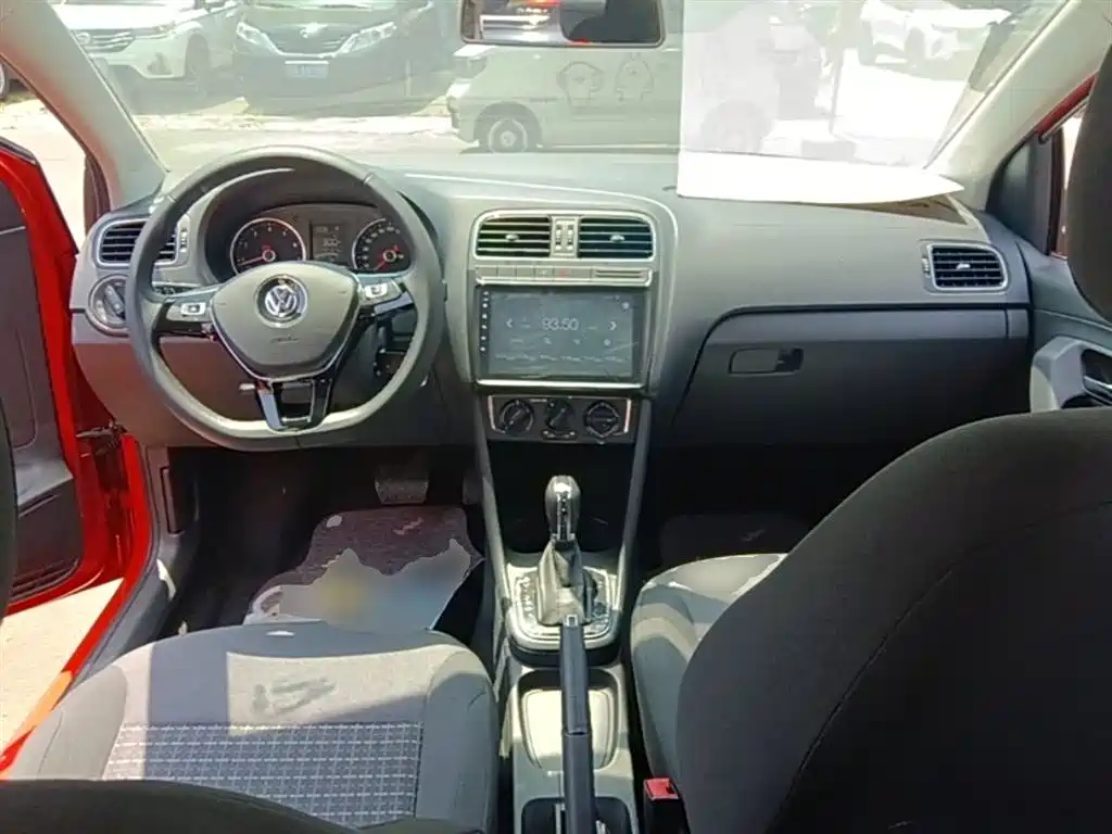 Volkswagen Polo 2016 1.6L Automatic Comfort фото 10