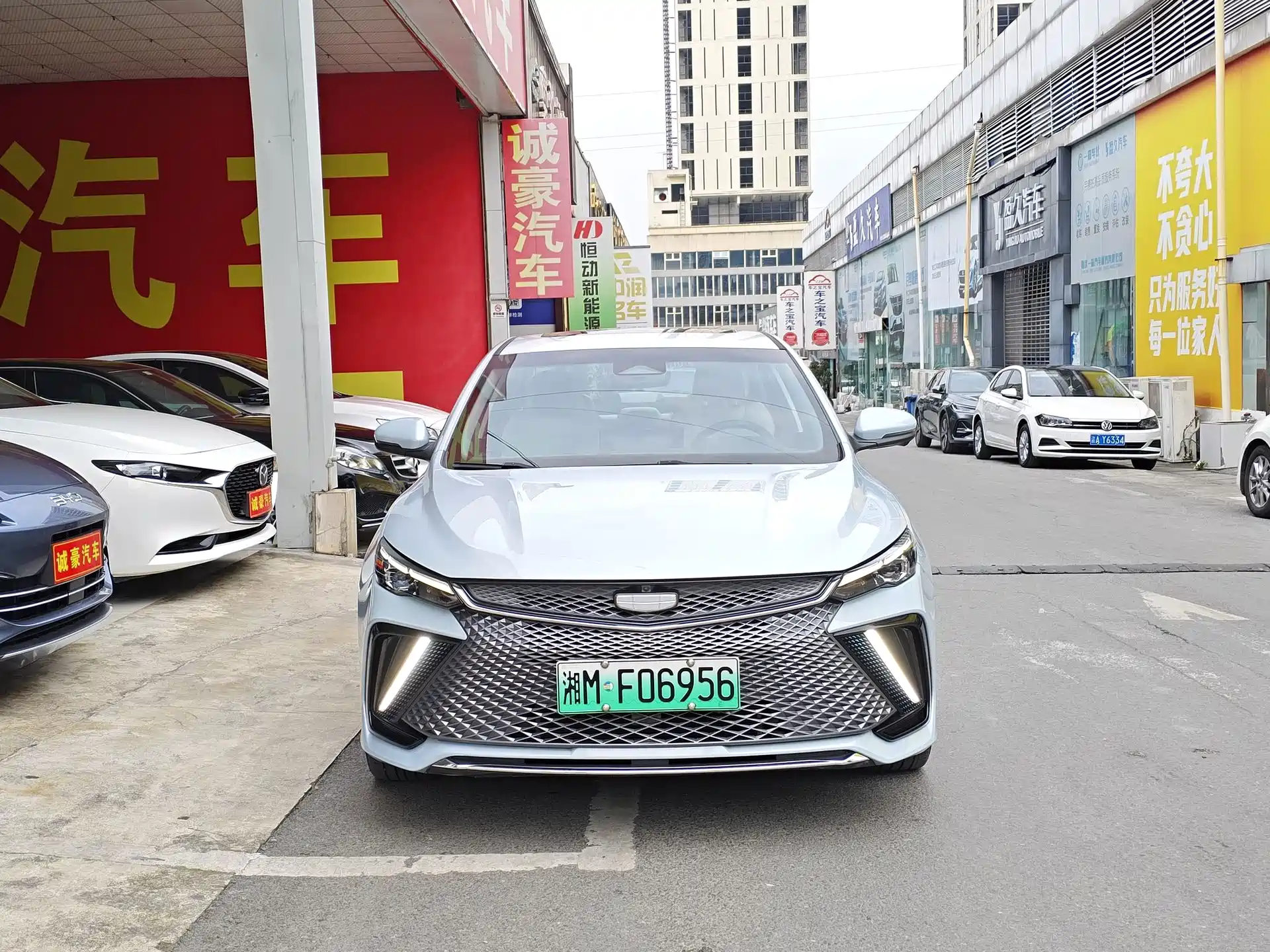Photo 2 - Geely Emgrand L HiP