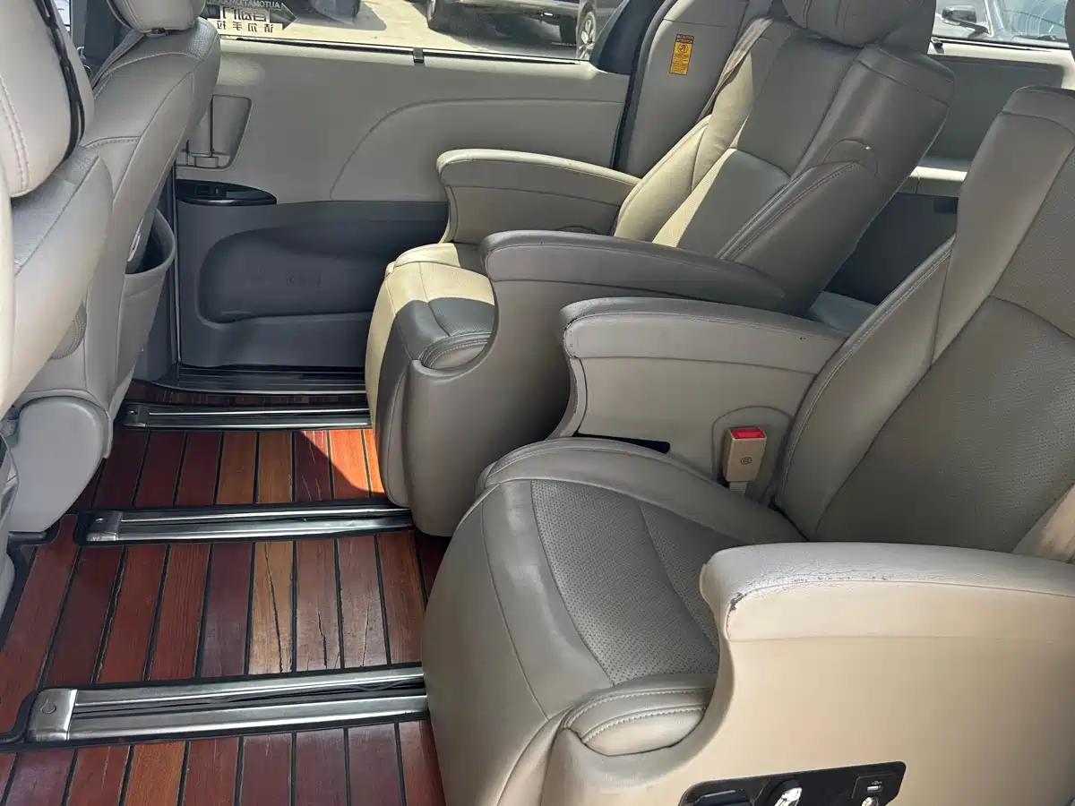 Toyota Sienna 2013 3.5L 4WD Automatic фото 6