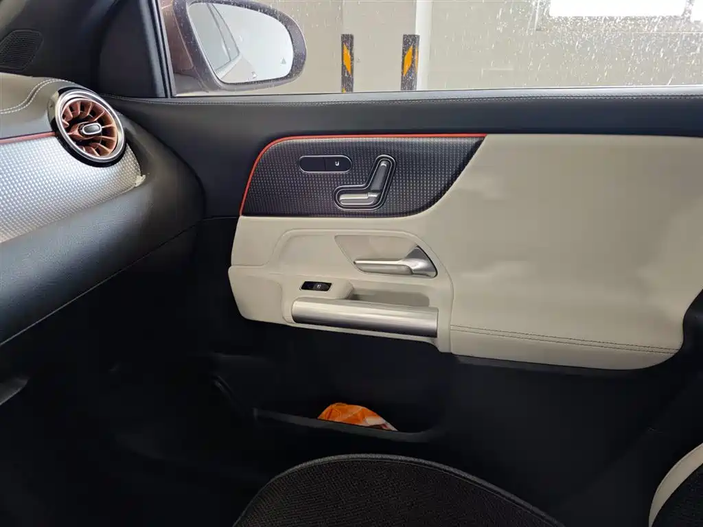 Mercedes-Benz EQA 2022 EQA 300 4MATIC Launch Special Edition фото 15