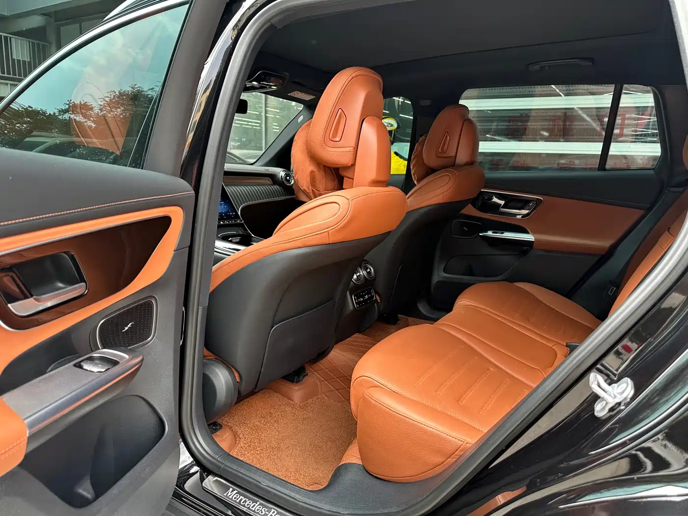 Mercedes-Benz GLC 2023 Facelift GLC 300 L 4MATIC Sport 5-Seater фото 6