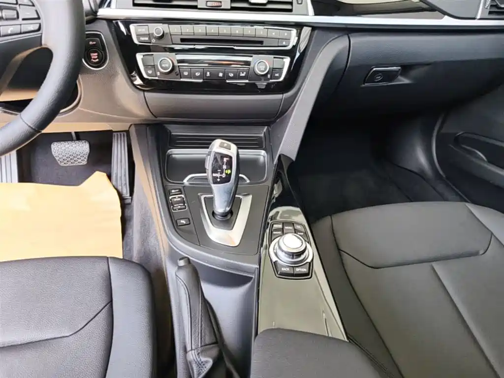 BMW 3 Series 2016 320i Fashion Model фото 14