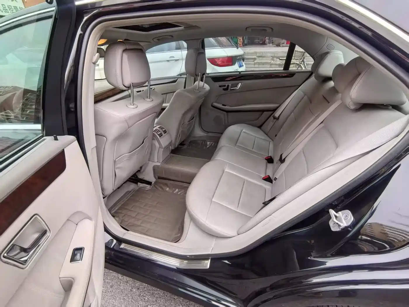 Mercedes-Benz E-Class 2011 E 260 L CGI Fashion фото 9