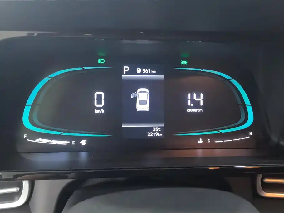Hyundai Elantra 2023 1.5L CVT GLX Elite Edition фото 14