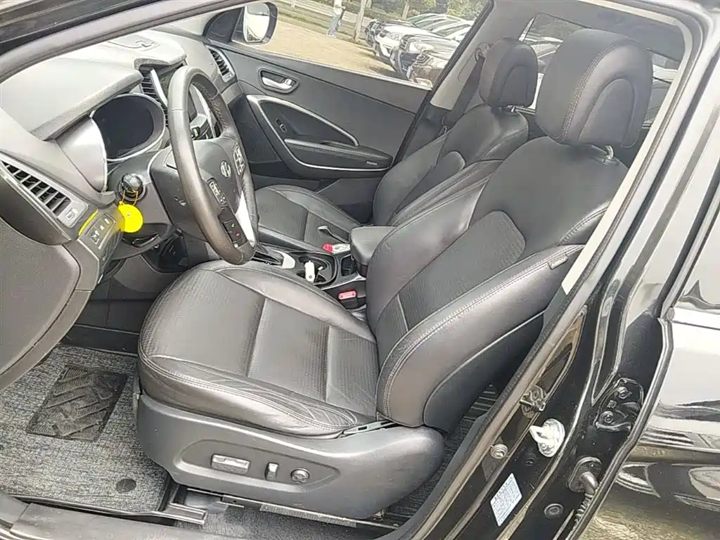 Hyundai Santa Fe 2013 Model 2.4L Automatic 2WD Smart фото 15