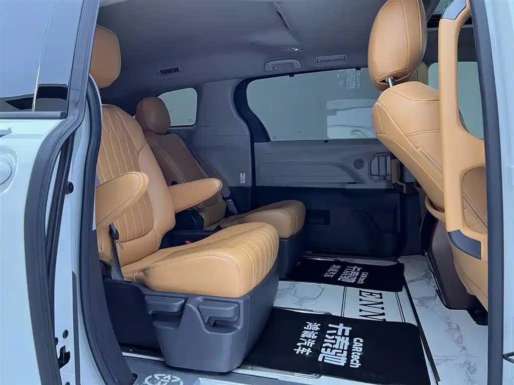 Toyota Sienna 2023 2.5L Hybrid Comfort Edition фото 18