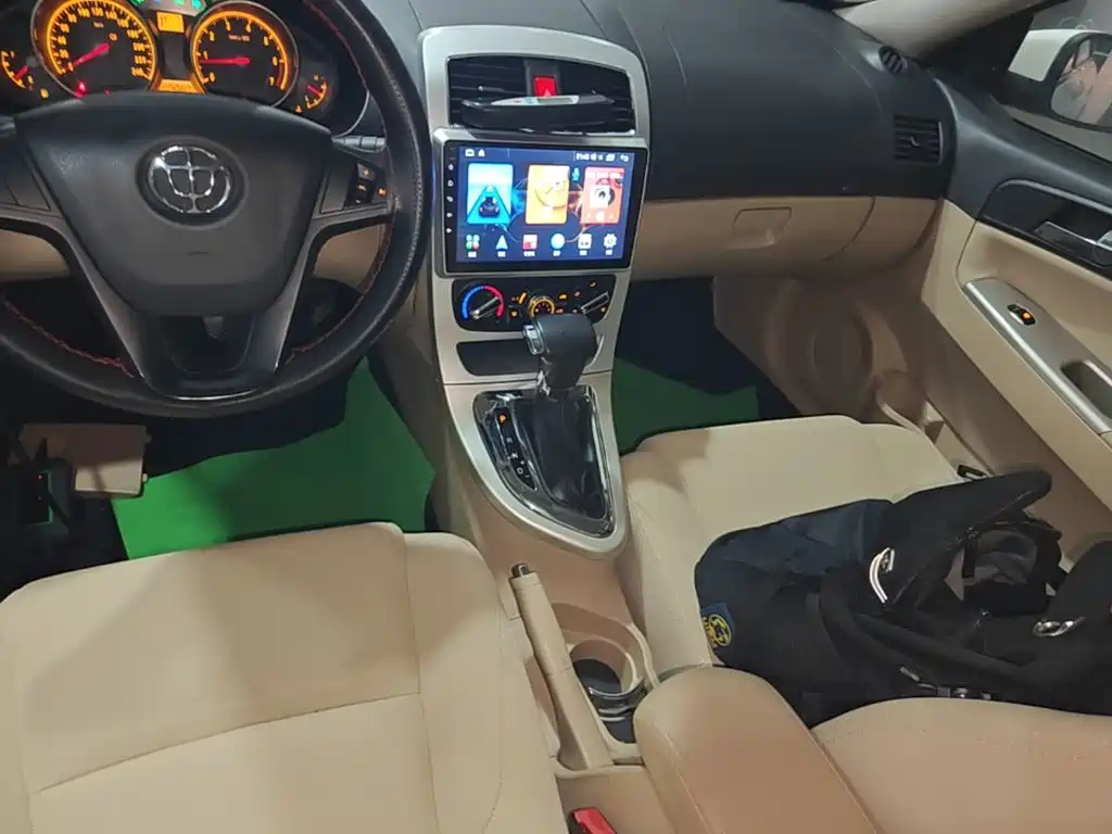 Фото 14 - Zhonghua H330