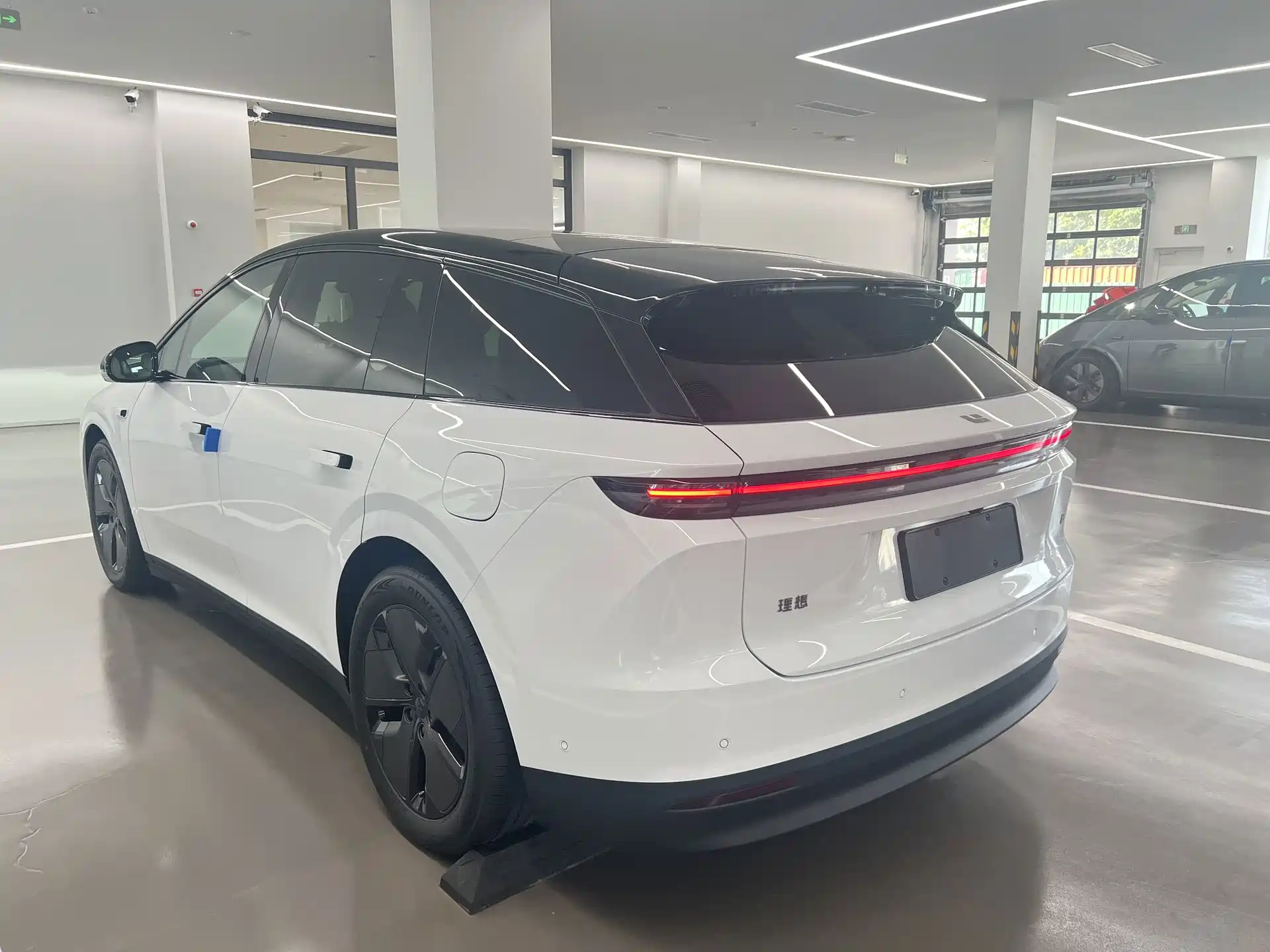 Photo 4 - Li Auto i6