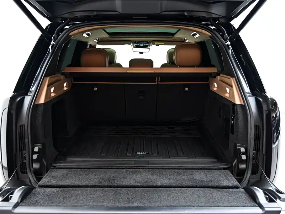 Land Rover Range Rover 2023 3.0 L6 360PS Golden Age Edition фото 34