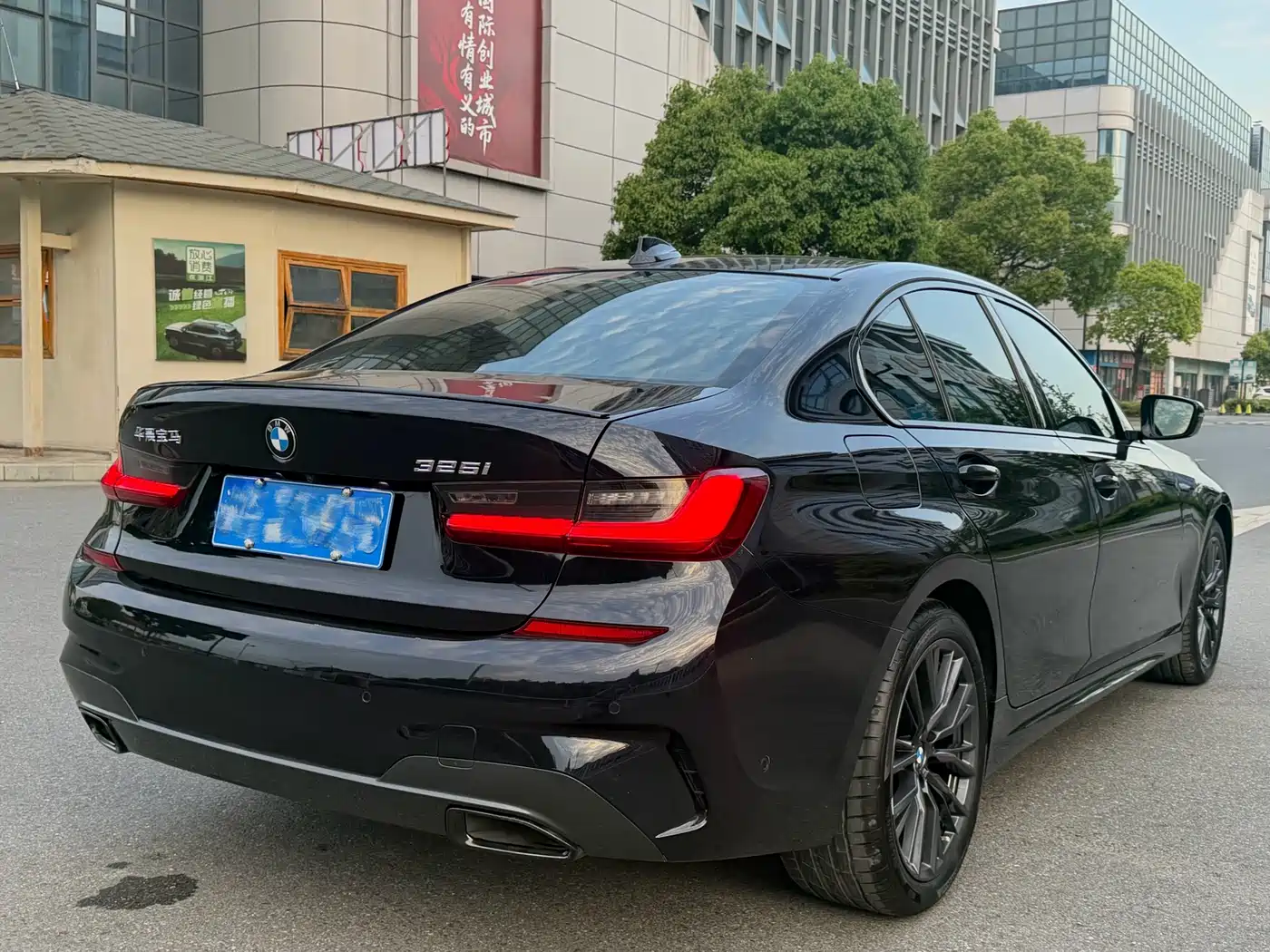 BMW 3 Series 2022 325Li M Sport Shadow Edition фото 19