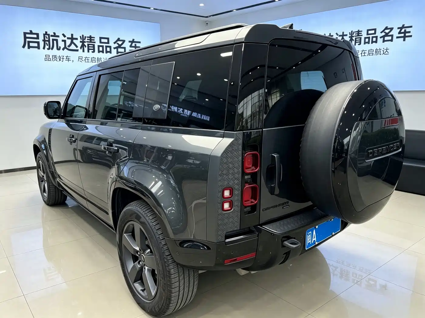 Land Rover Defender 2023 Model 110 3.0T P400 X-DYNAMIC HSE фото 5