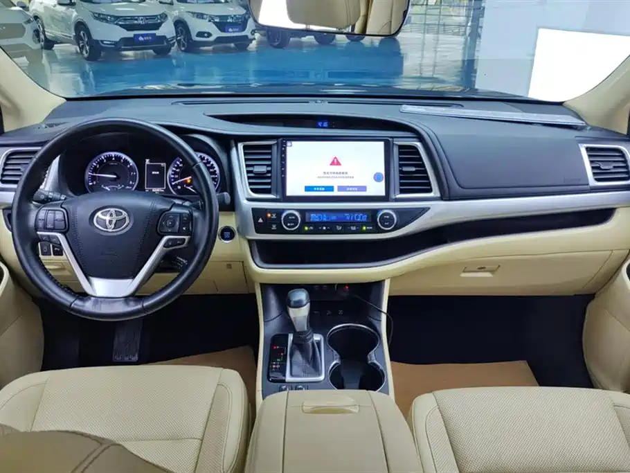TOYOTA HIGHLANDER